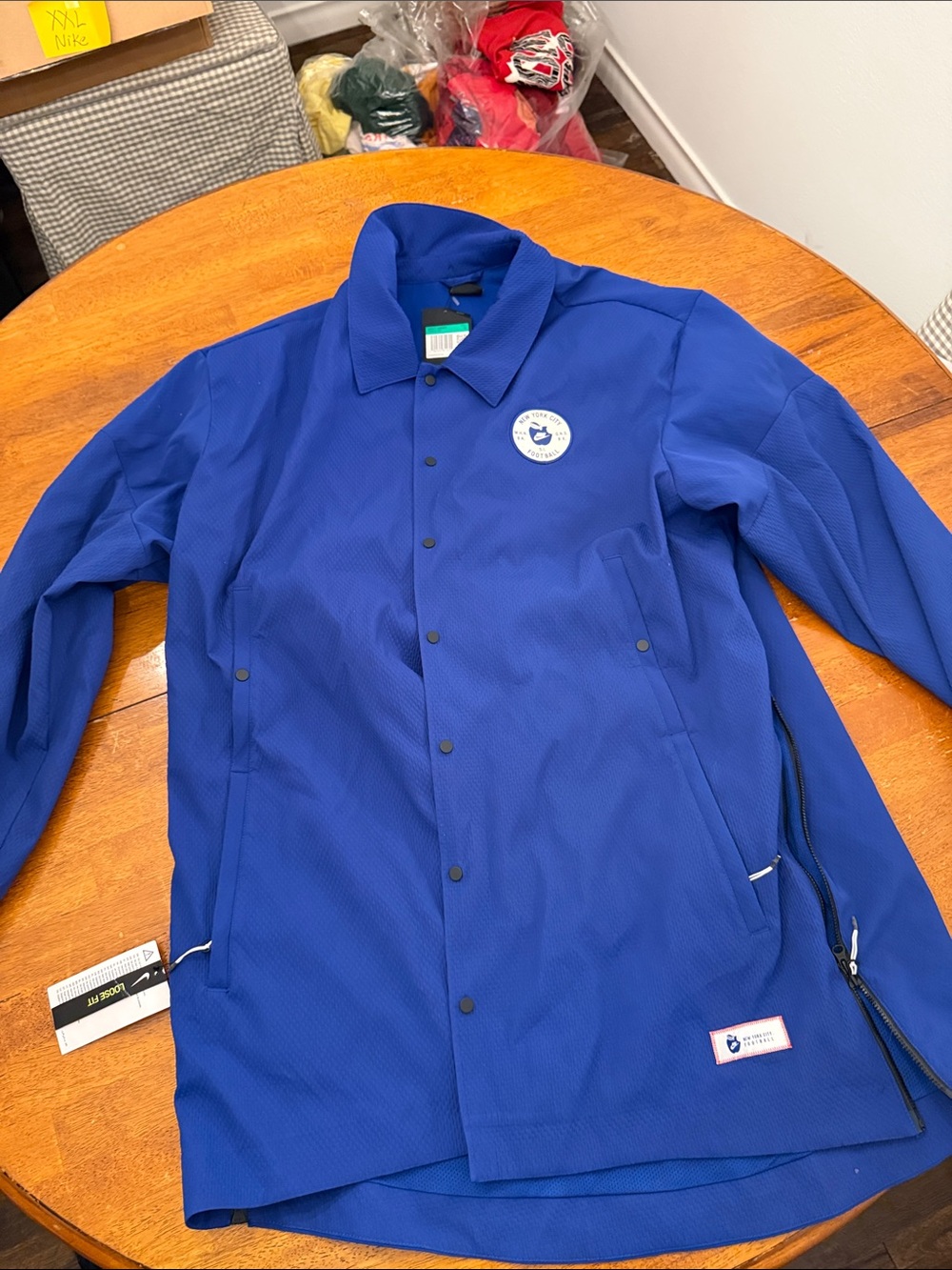 Nike NYC Football Jacket Mens XL Big Apple Swoosh Graphic Windbreaker AT6643-495